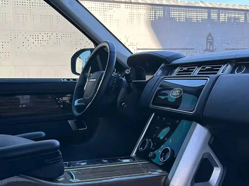 Land Rover Range Rover — миниатюра 4