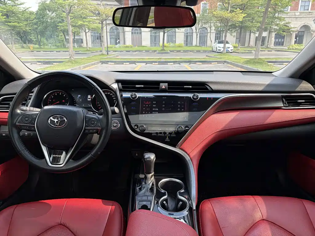 Toyota Camry — миниатюра 21