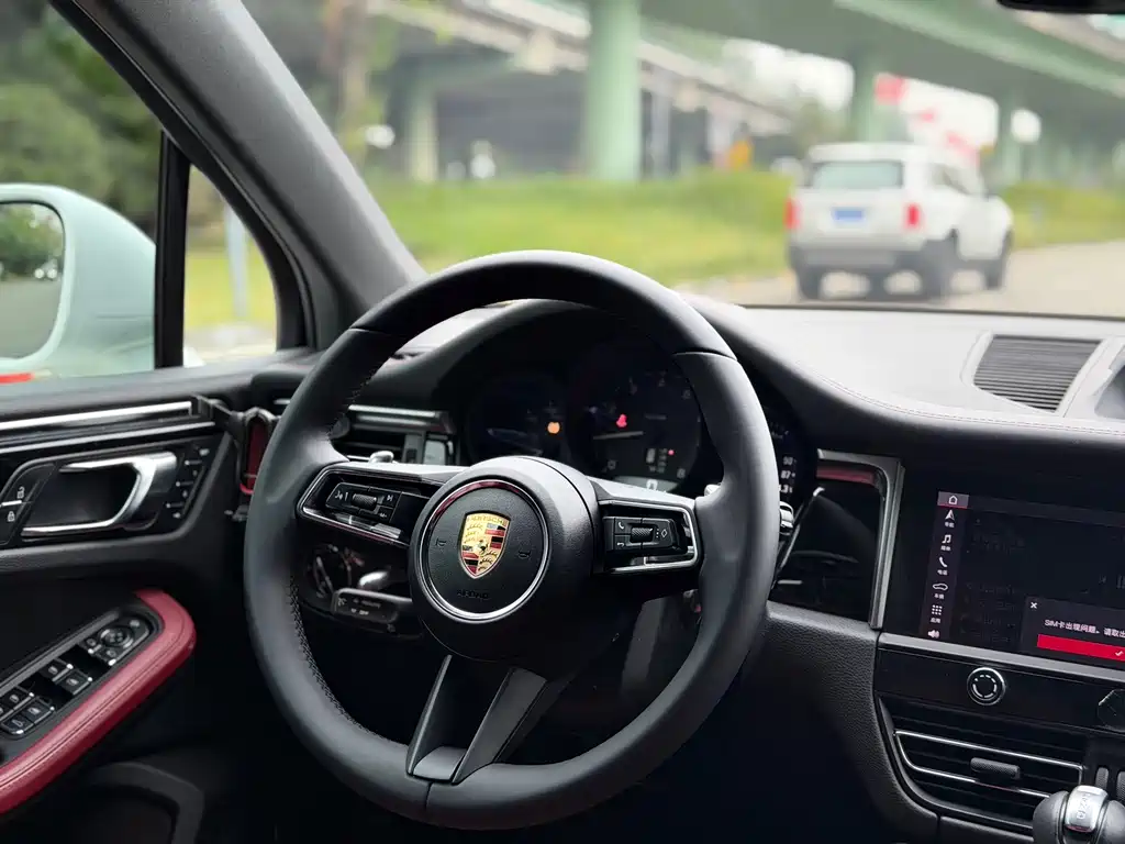 Porsche Macan — миниатюра 12
