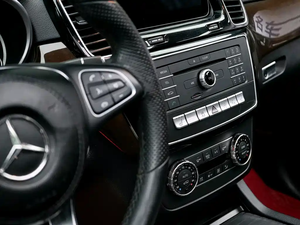 Mercedes-Benz GLS — миниатюра 11