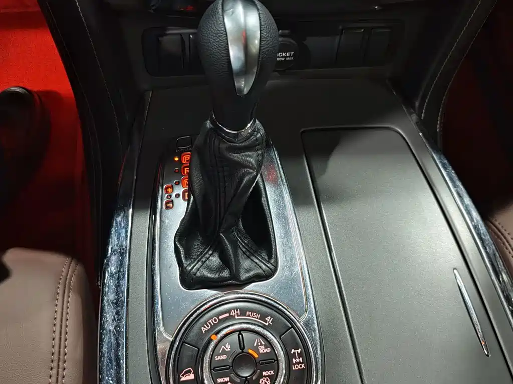 Nissan Patrol — миниатюра 14