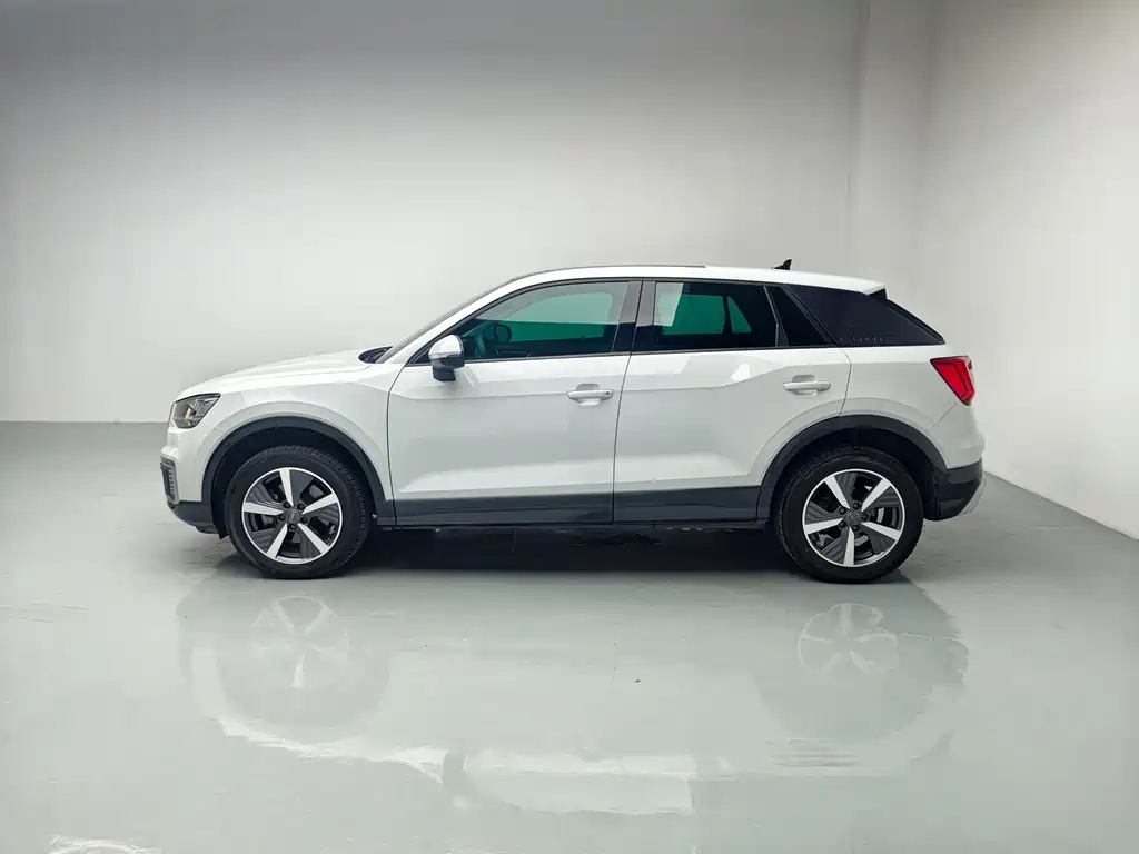 Audi Q2L e-tron — миниатюра 6