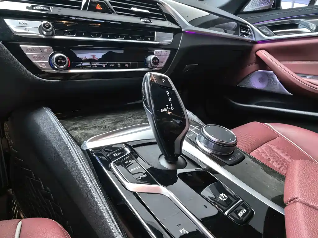 BMW 5 Series — миниатюра 4
