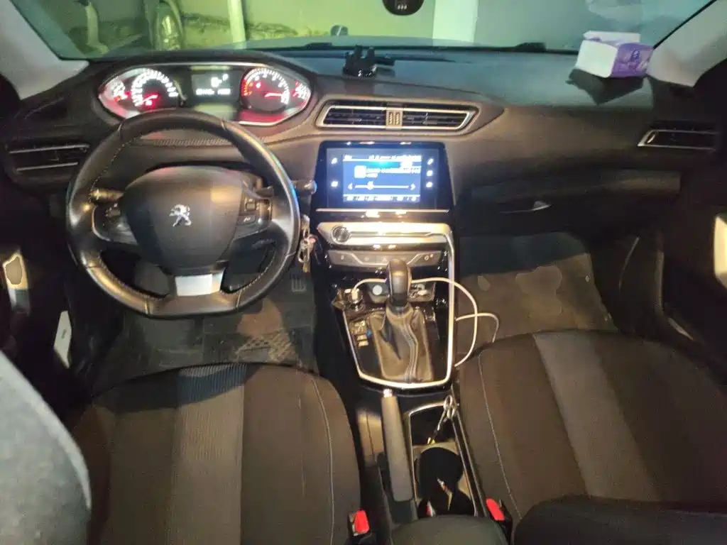 Peugeot 308 — миниатюра 10