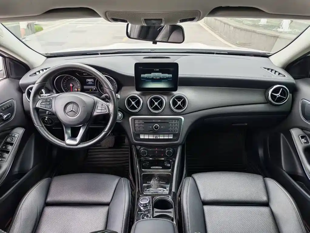 Mercedes-Benz GLA — миниатюра 12