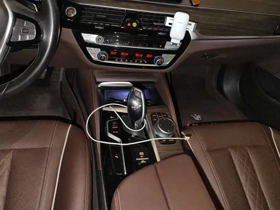 BMW 5 Series — миниатюра 16