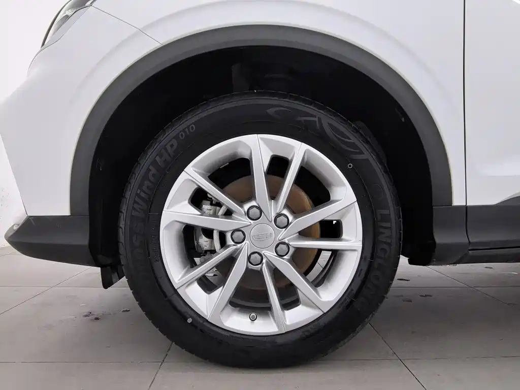 Geely Binyue — миниатюра 17