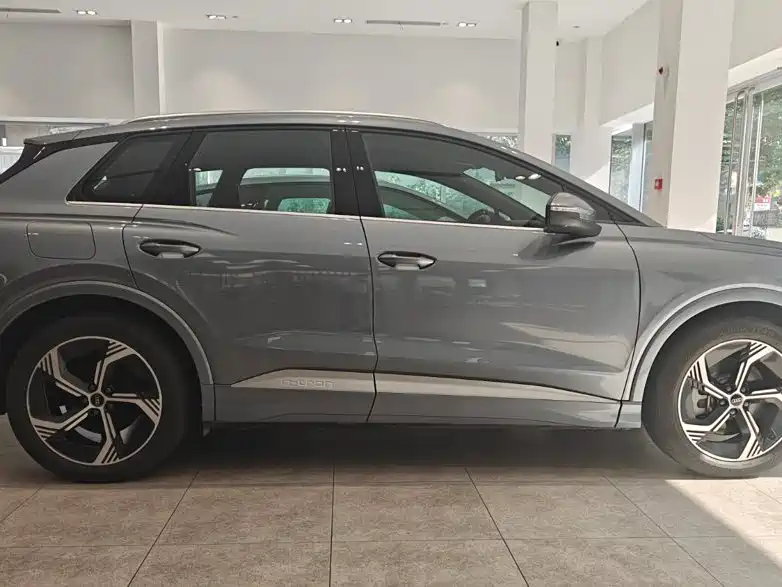 Audi Q4 e-tron — миниатюра 3