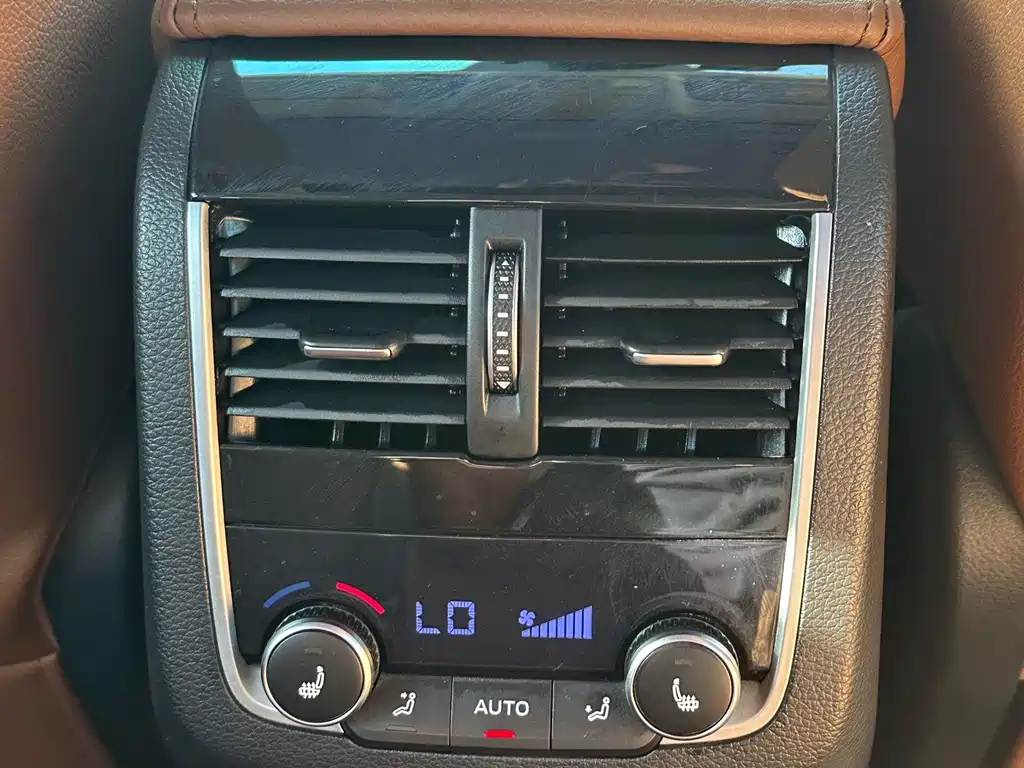 Borgward BX7 — миниатюра 9