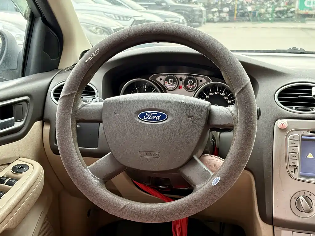 Ford Focus 2013 1.8L AT