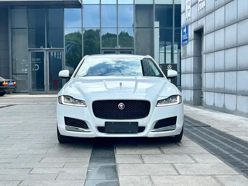 Jaguar XFL — миниатюра 2