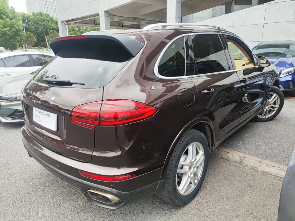 Porsche Cayenne — миниатюра 3