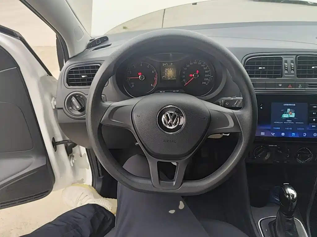 Volkswagen Polo — миниатюра 11