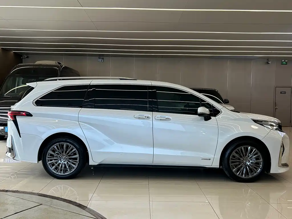 Toyota Sienna — миниатюра 4