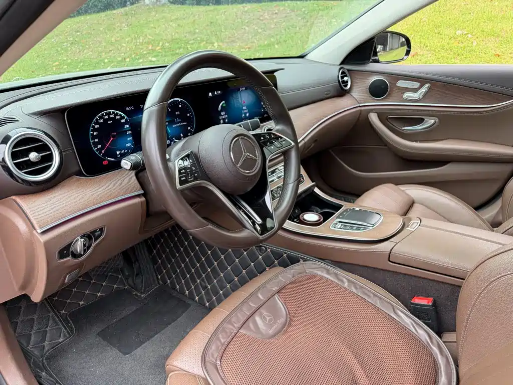 Mercedes-Benz E-Class — миниатюра 7