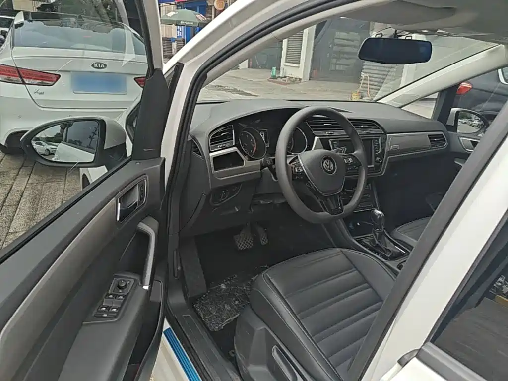 Volkswagen Touran — миниатюра 16