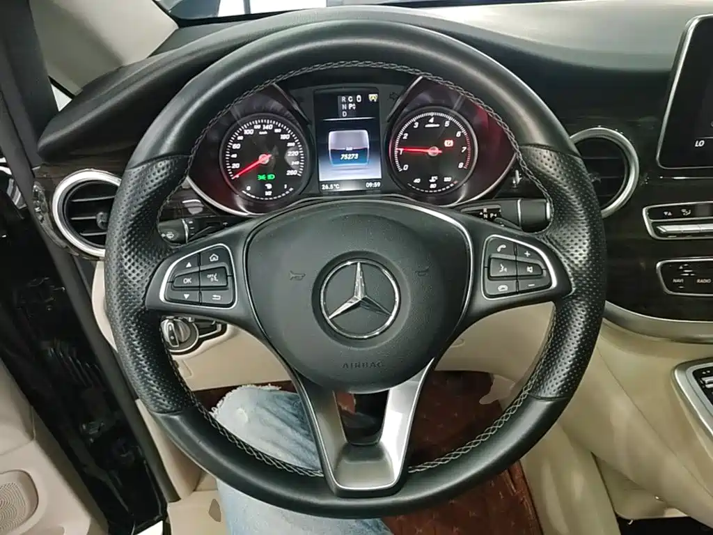 Mercedes-Benz V-Class — миниатюра 11