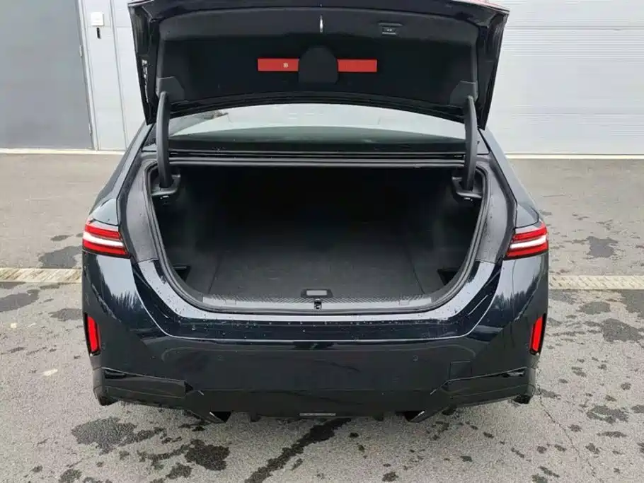 BMW i5 — миниатюра 12