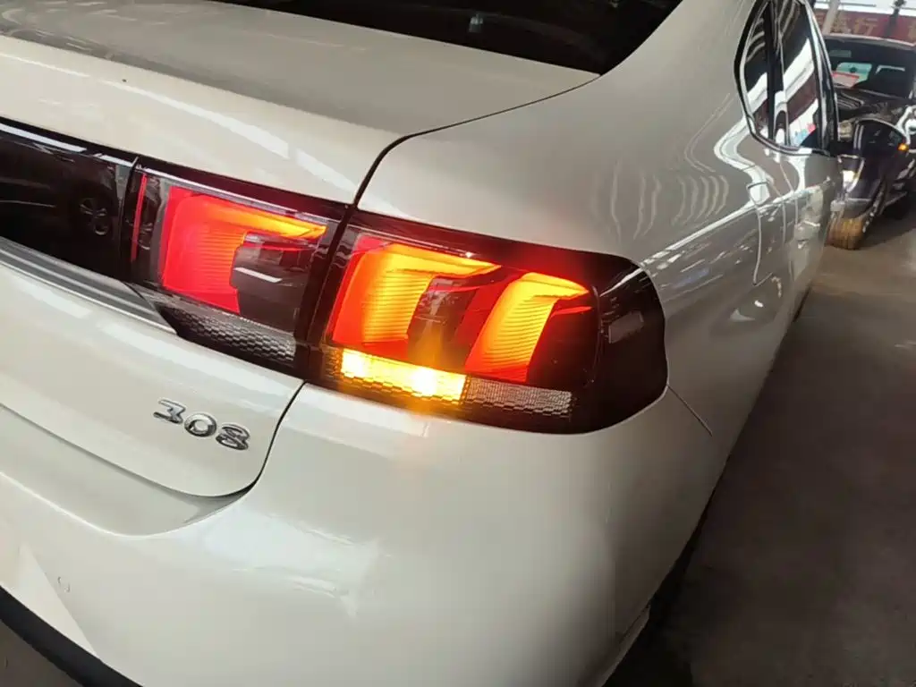 Peugeot 308 — миниатюра 8