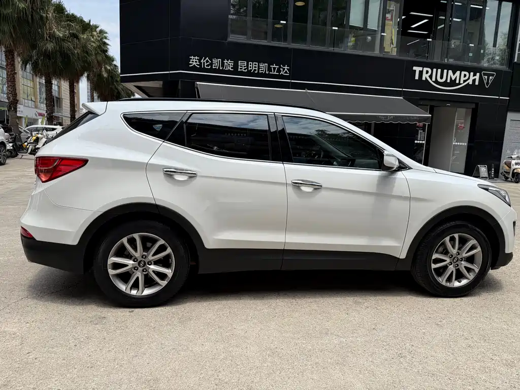 Hyundai Santa Fe 2013 2.4L AT