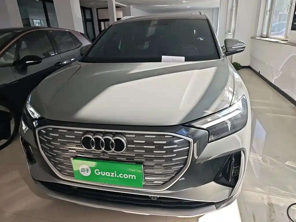 Audi Q4 e-tron 2023 — фото 2