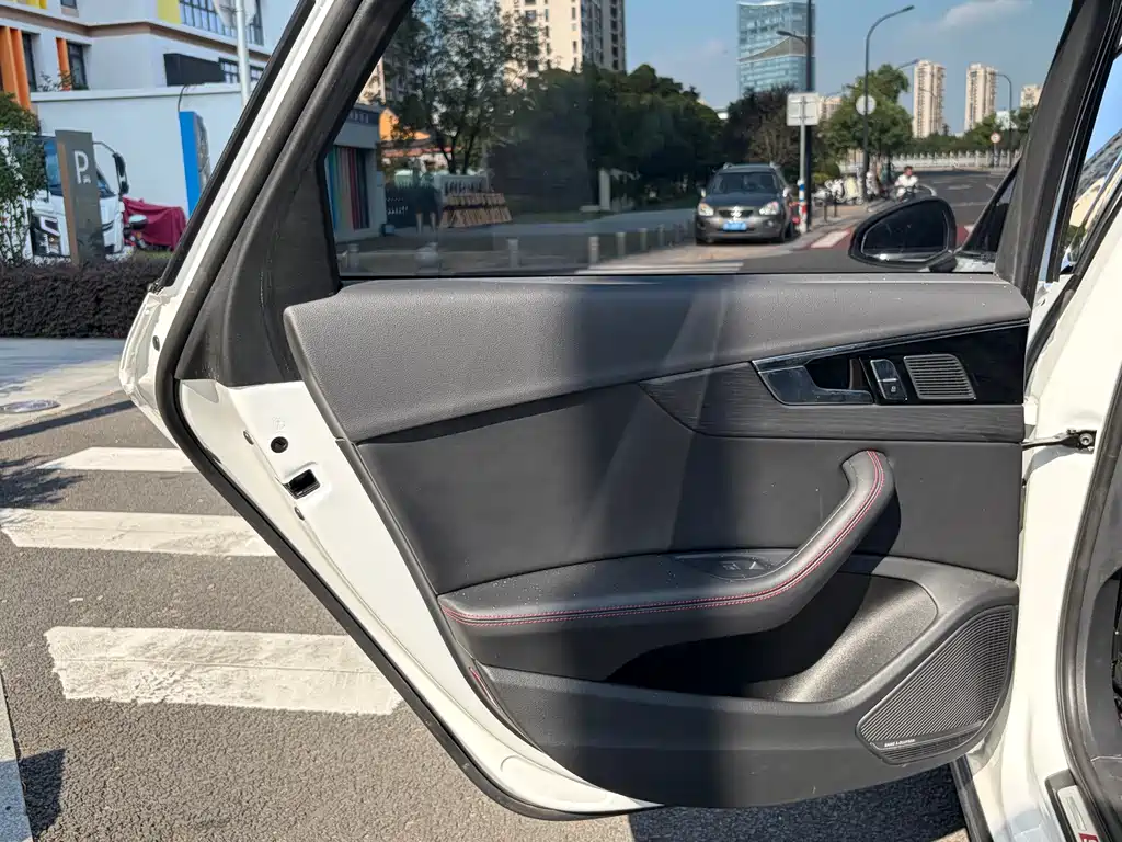 Audi A4L — миниатюра 10