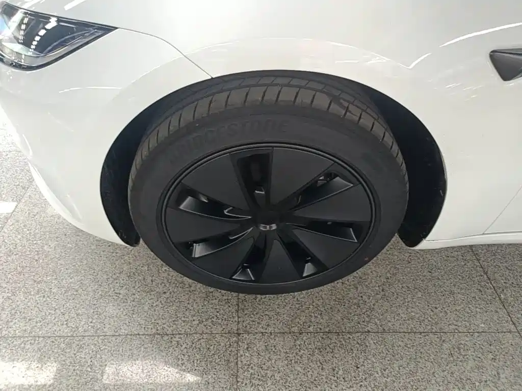 Tesla Model 3 — миниатюра 23
