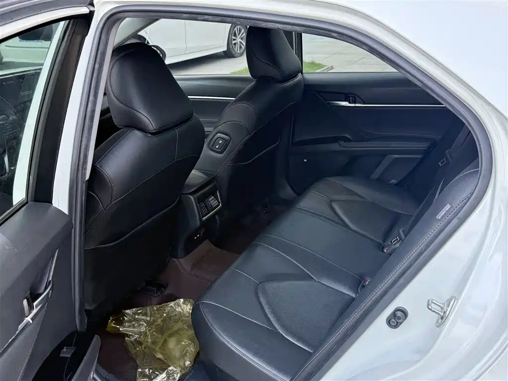 Toyota Camry — миниатюра 5