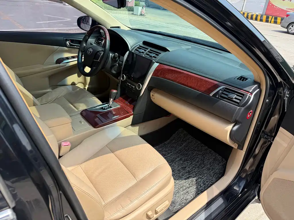 Toyota Camry — миниатюра 18