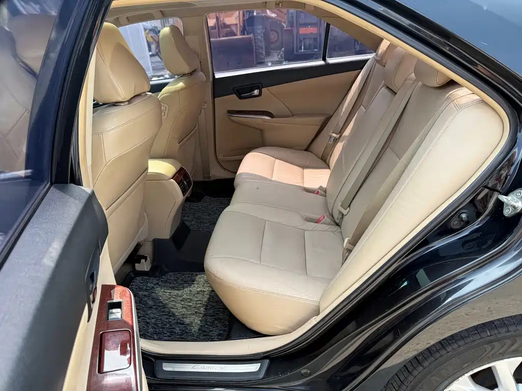 Toyota Camry — миниатюра 8