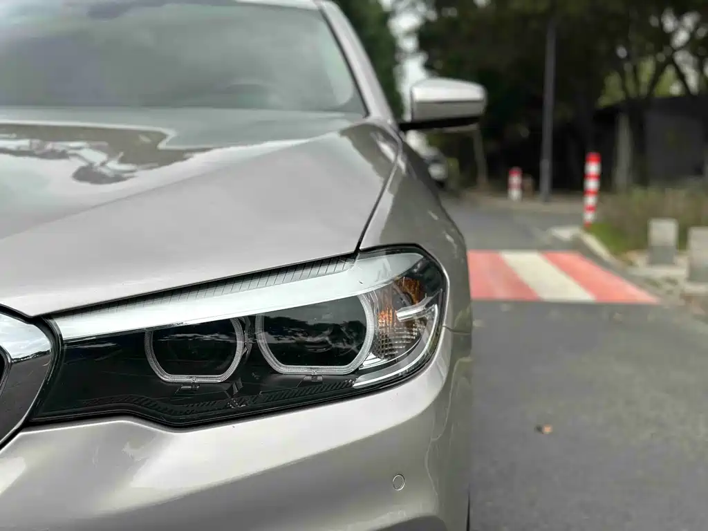 BMW 5 Series — миниатюра 8