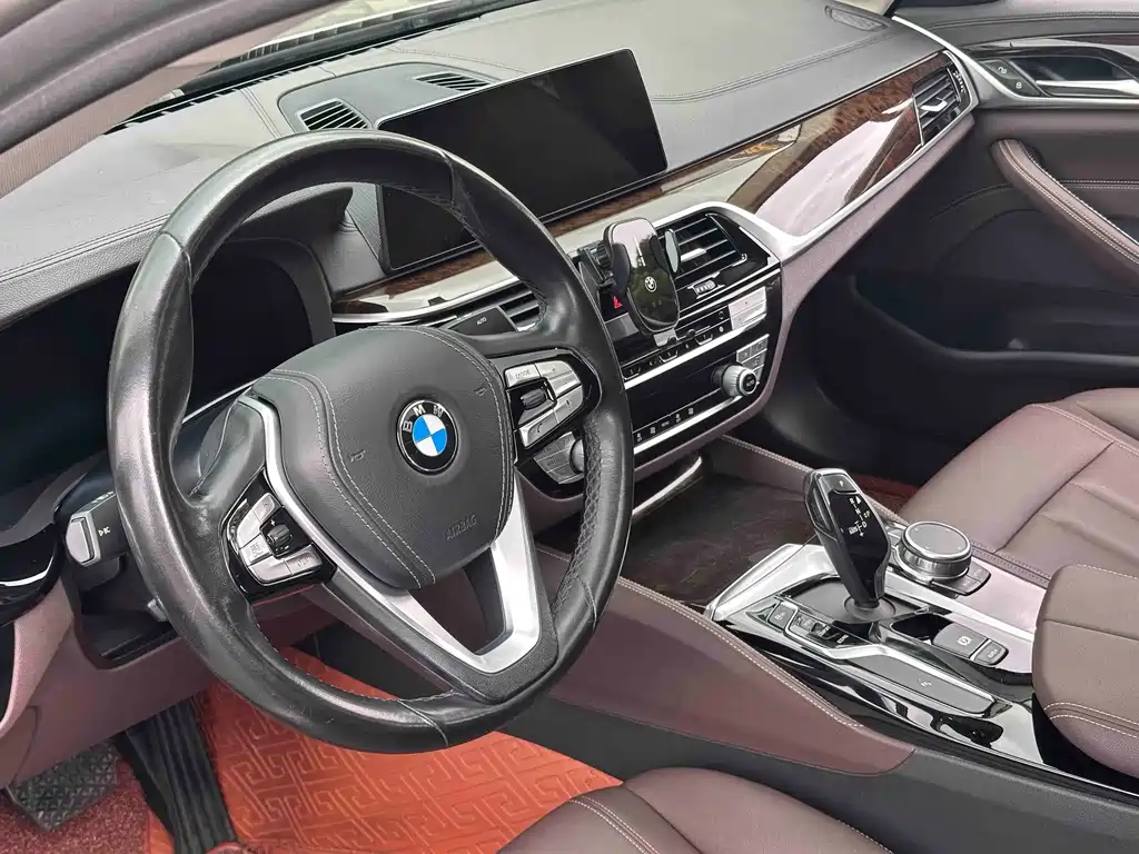 BMW 5 Series — миниатюра 12