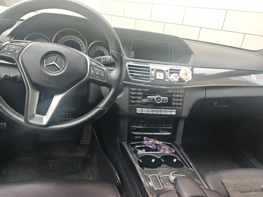 Mercedes-Benz E-Class — миниатюра 12