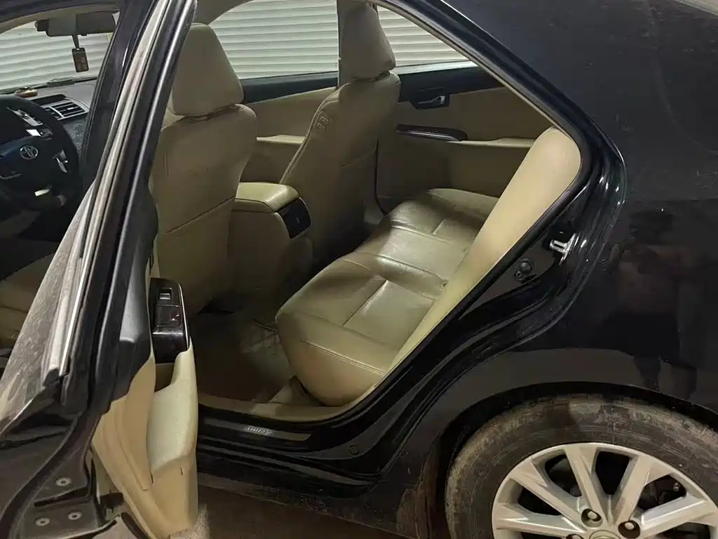 Toyota Camry 2016 2.0G Luxury