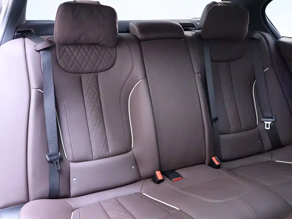 BMW 5 Series — миниатюра 23