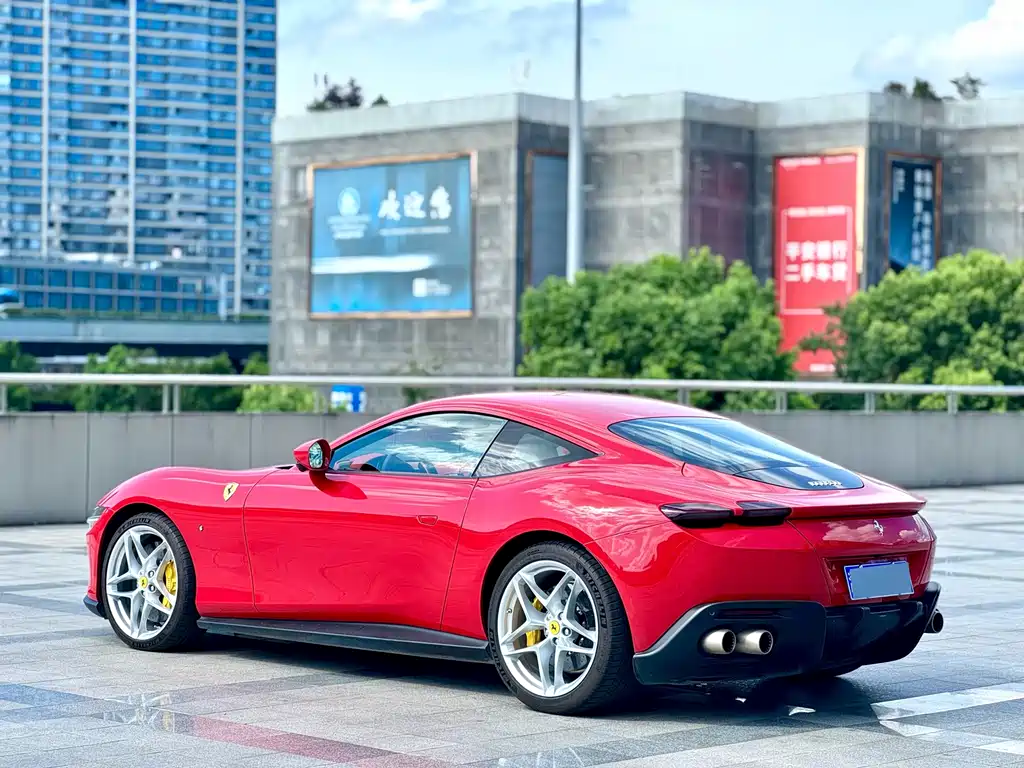 FERRARI ROMA