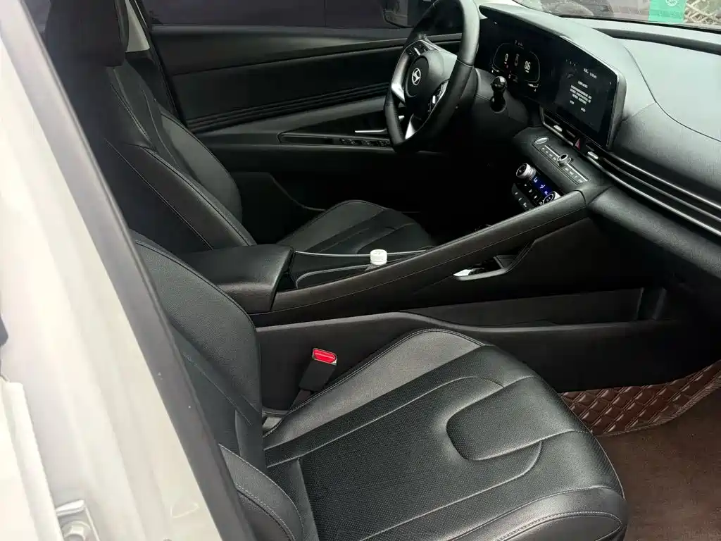Hyundai Elantra — миниатюра 8