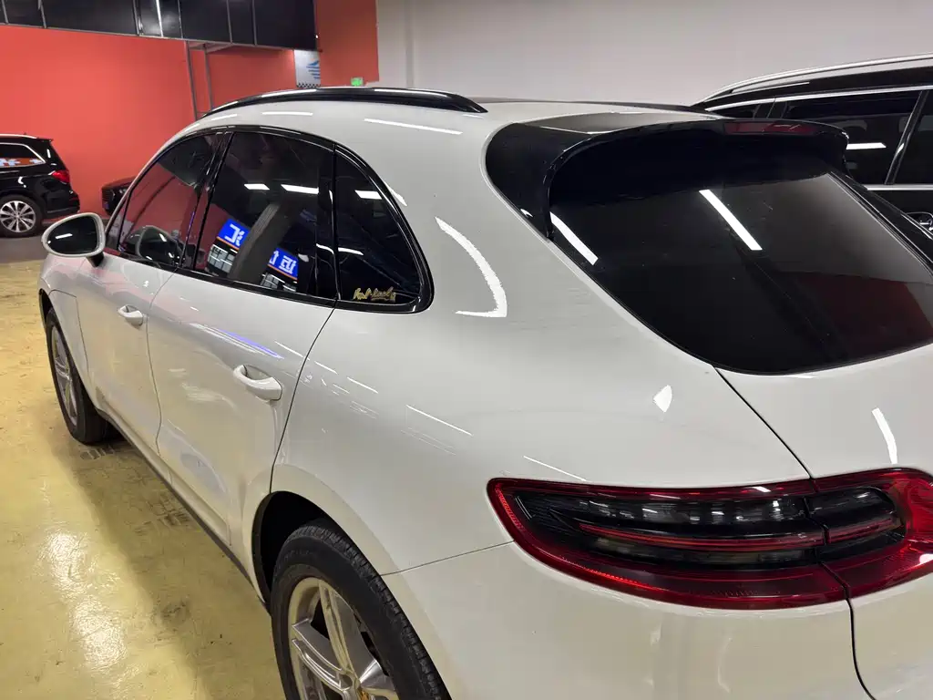 Porsche Macan — миниатюра 14