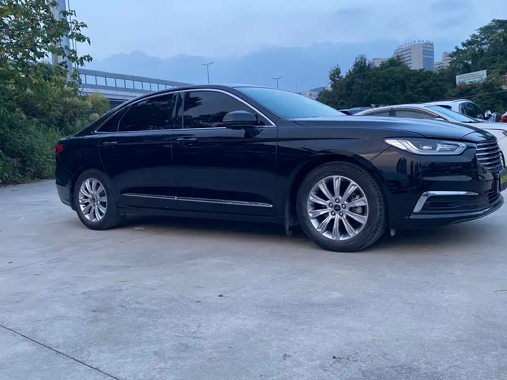 Ford Taurus — миниатюра 6
