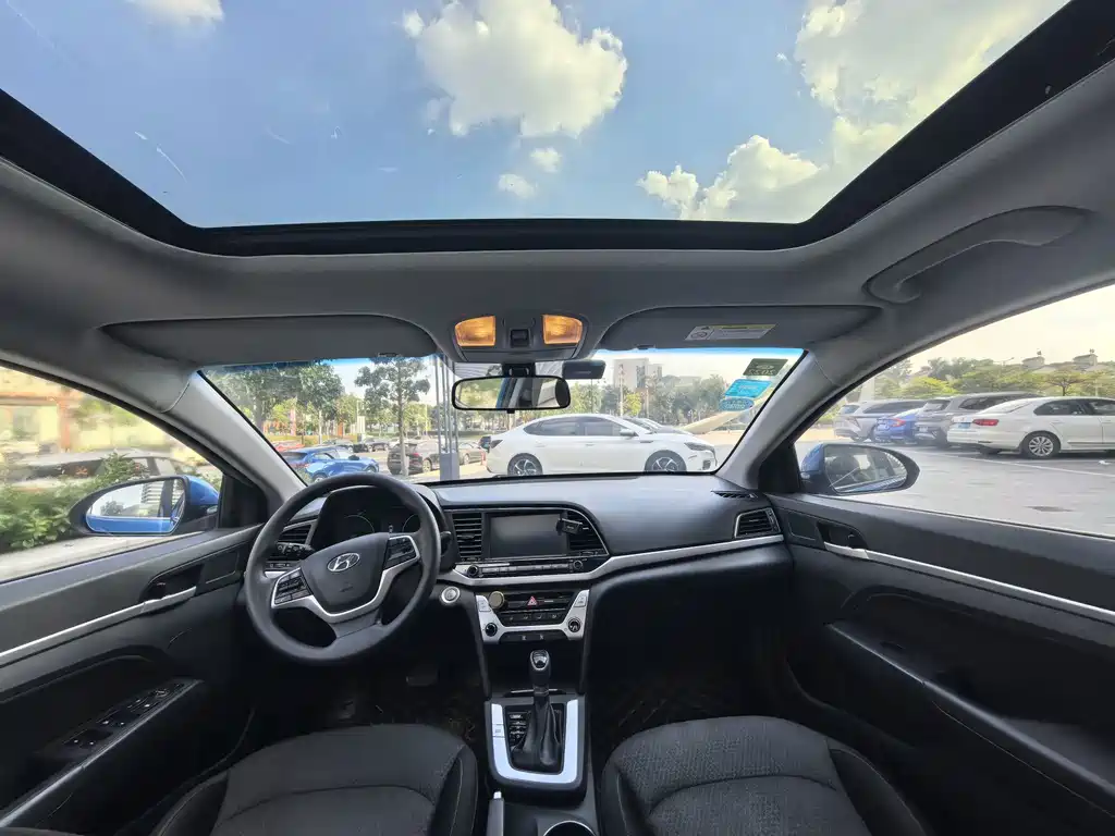 Hyundai Elantra — миниатюра 9