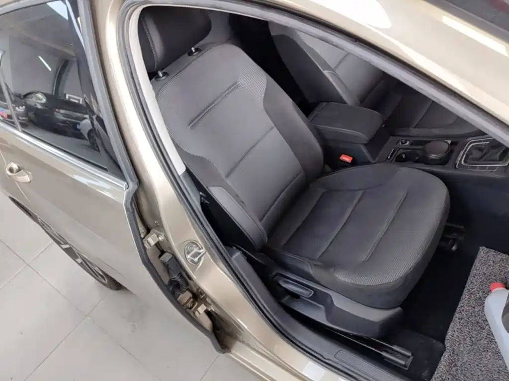 Volkswagen Golf — миниатюра 25