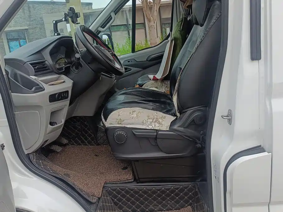 MAXUS V90 — миниатюра 9