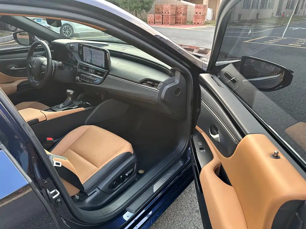 Lexus ES — миниатюра 9