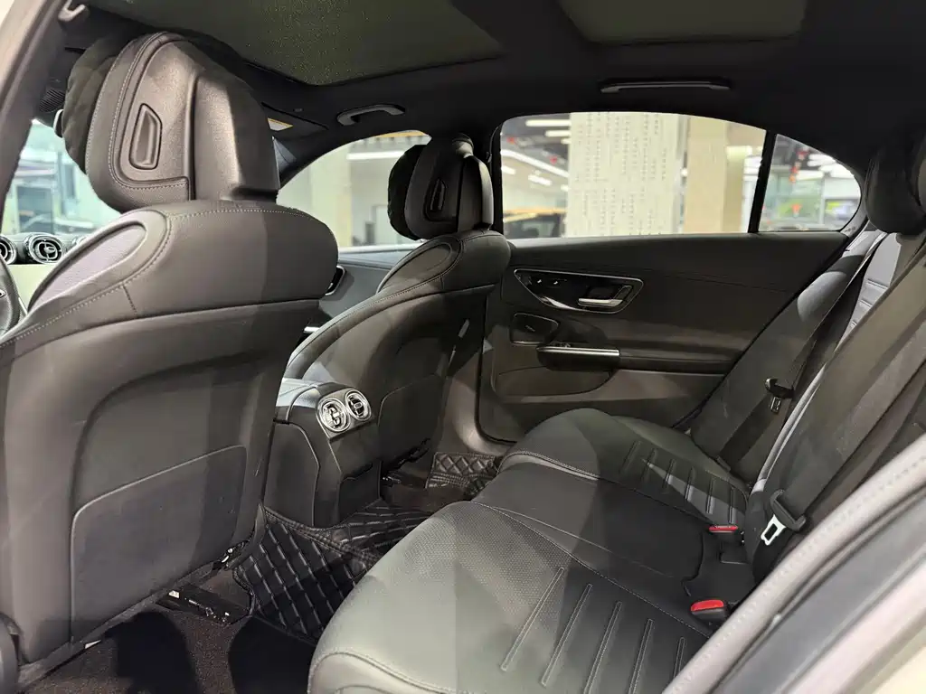 Mercedes-Benz C-Class — миниатюра 6
