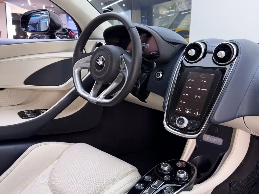 McLaren GT — миниатюра 18
