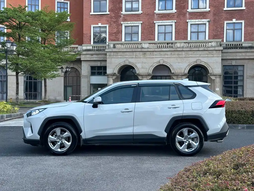 Toyota RAV4 — миниатюра 16