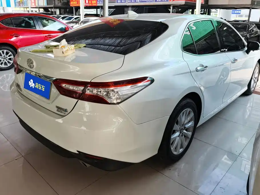 Toyota Camry — миниатюра 3
