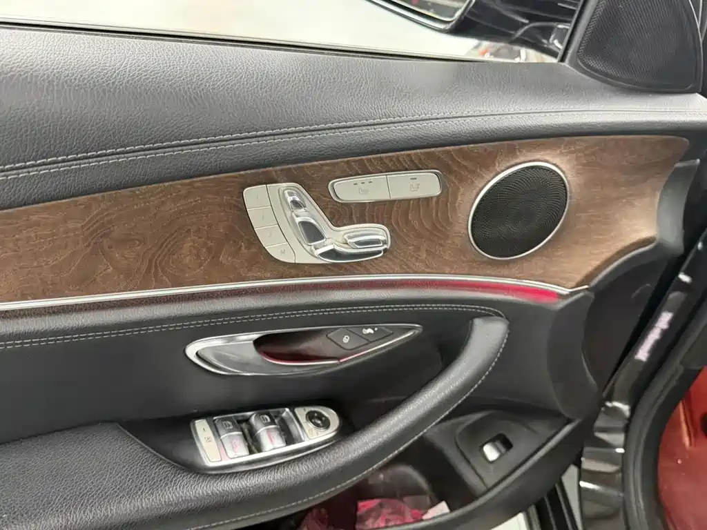 Mercedes-Benz E-Class — миниатюра 10