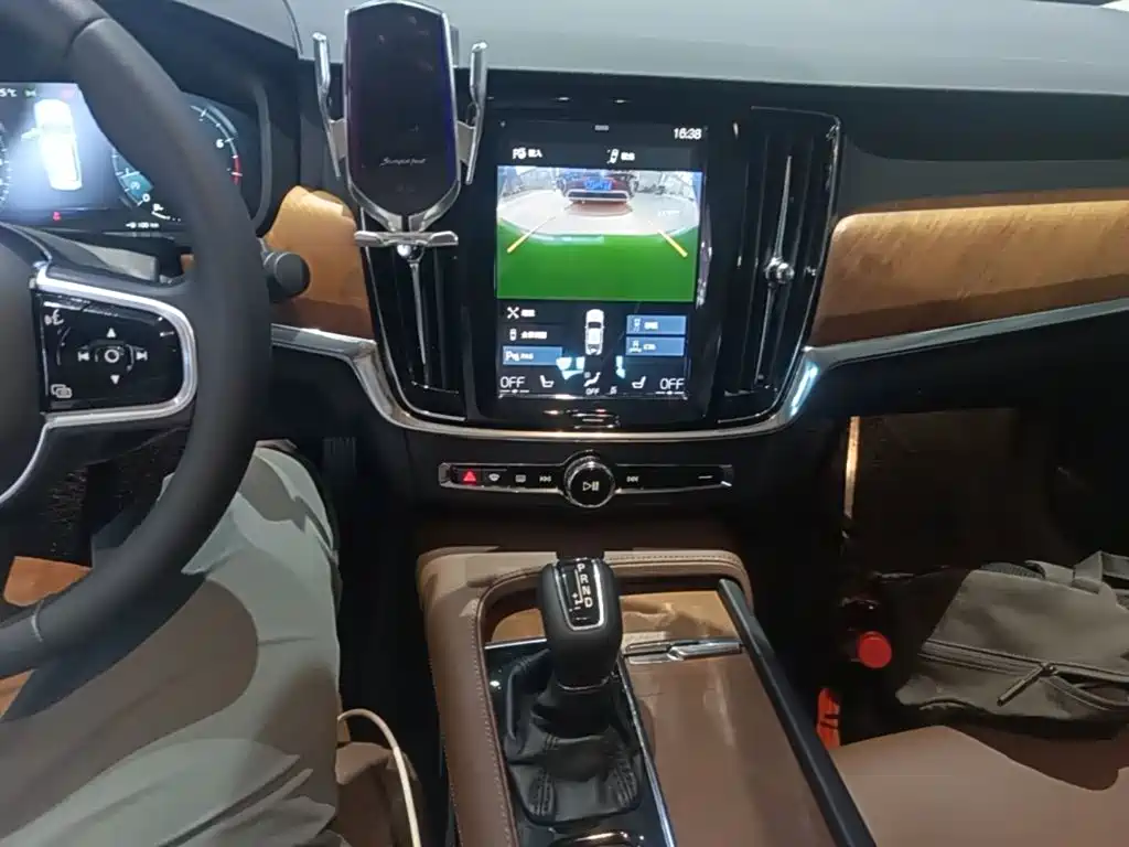 Volvo S90 — миниатюра 13