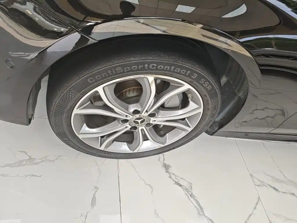 Mercedes-Benz E-Class — миниатюра 23